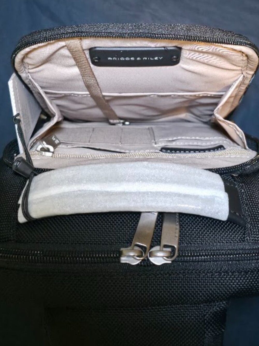 Briggs & Riley @work Sling Bag - Picture 7 of 12